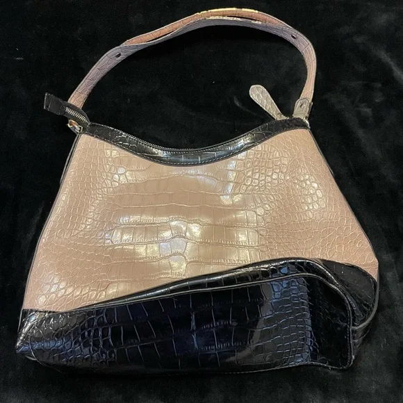 Guess Handbag - Picture 3 of 3